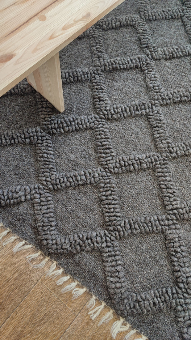 Ternyk dark gray rug
