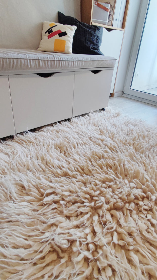 Vovnya rug (ivory white base)