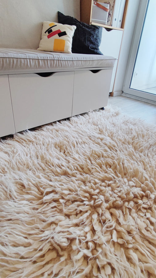 Vovnya rug (ivory white base)