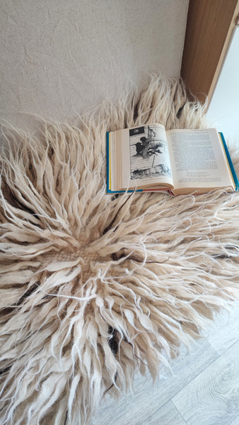 Vovnya rug (ivory, beige, brown piles)