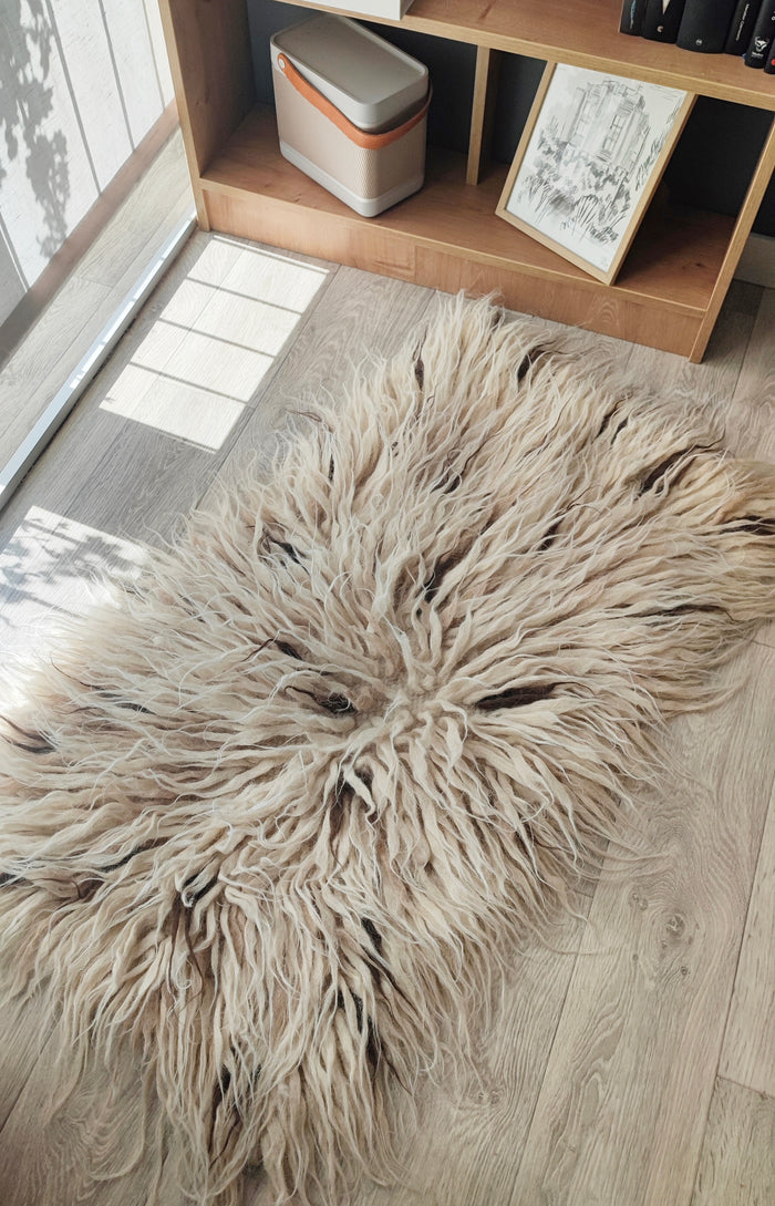 Vovnya rug (ivory, beige, brown piles)
