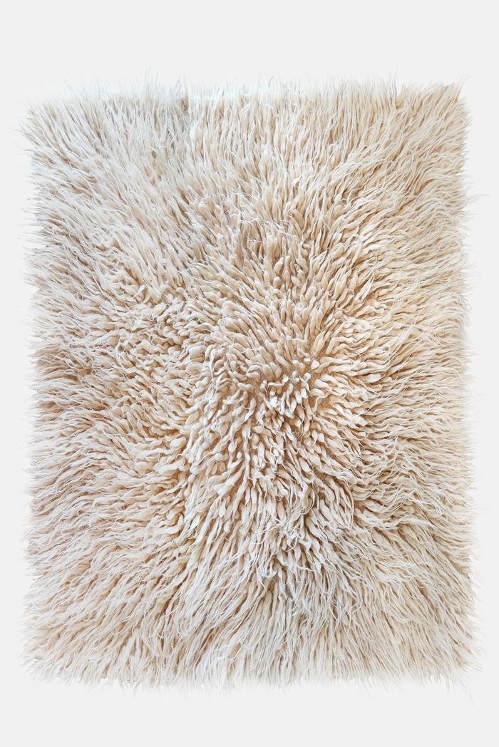 Vovnya rug (ivory white base)